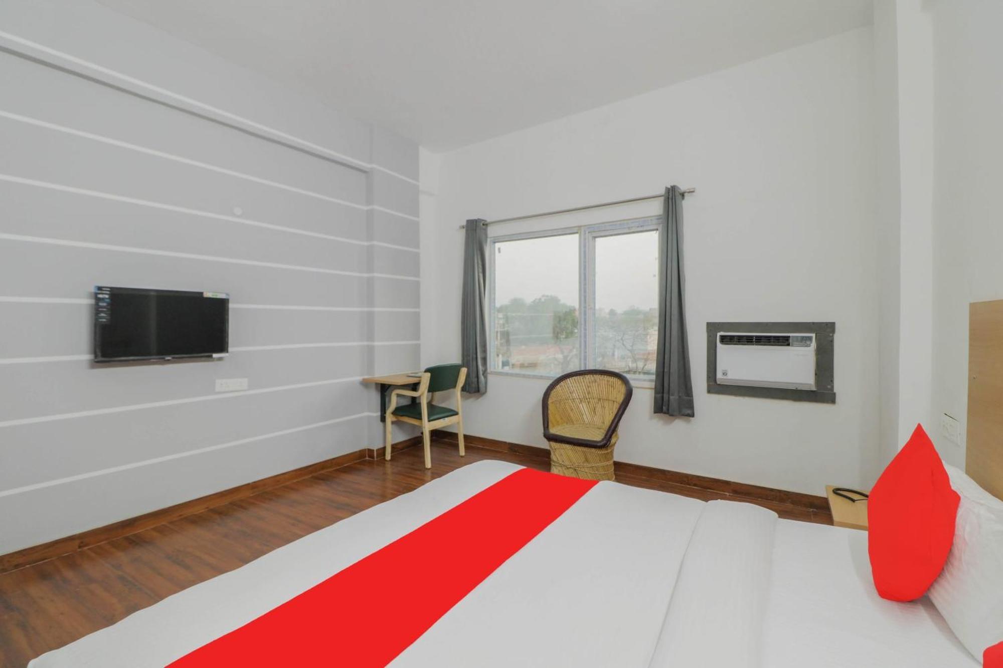 Townhall Bhiwadi Dış mekan fotoğraf