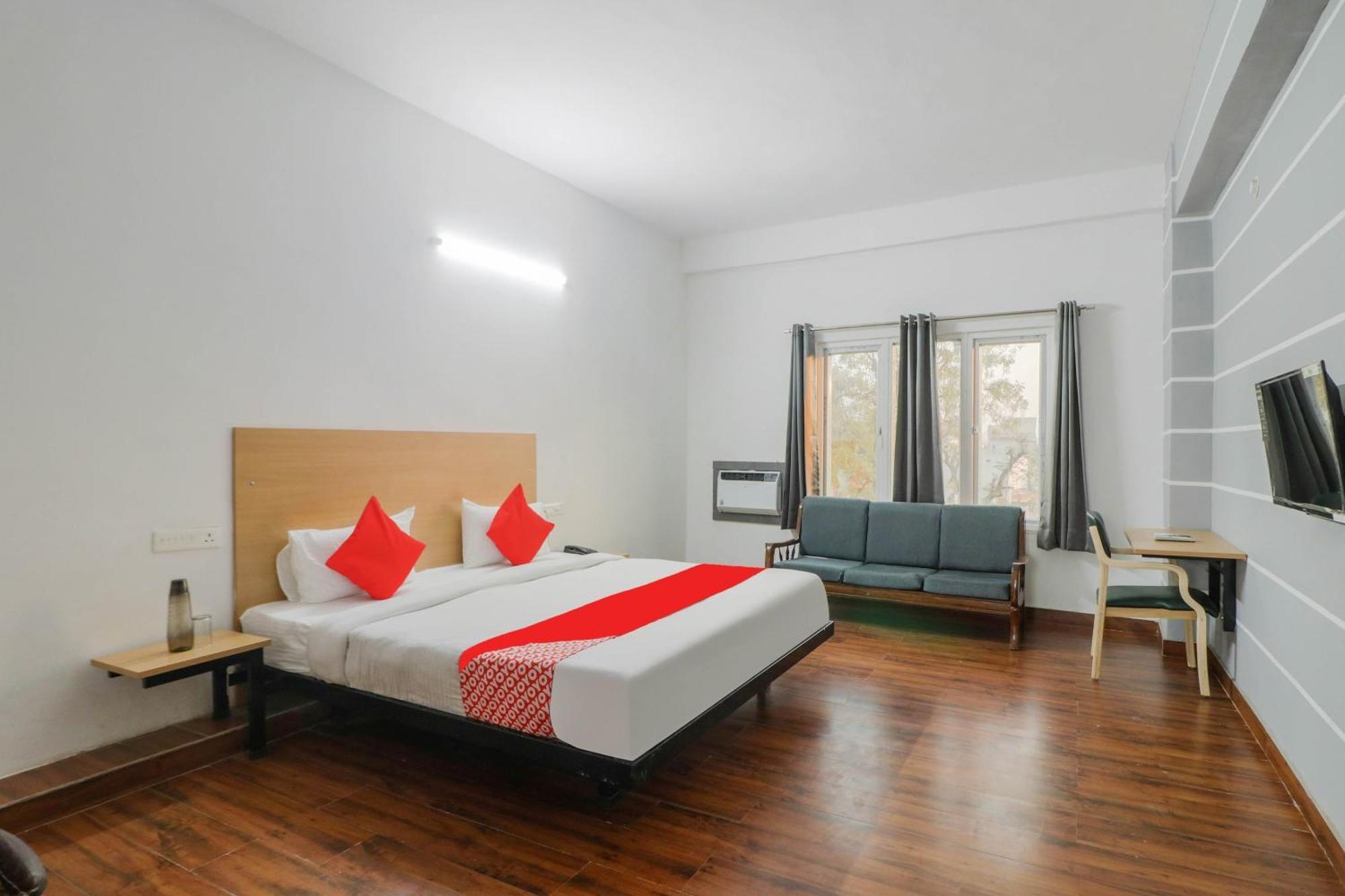 Townhall Bhiwadi Dış mekan fotoğraf