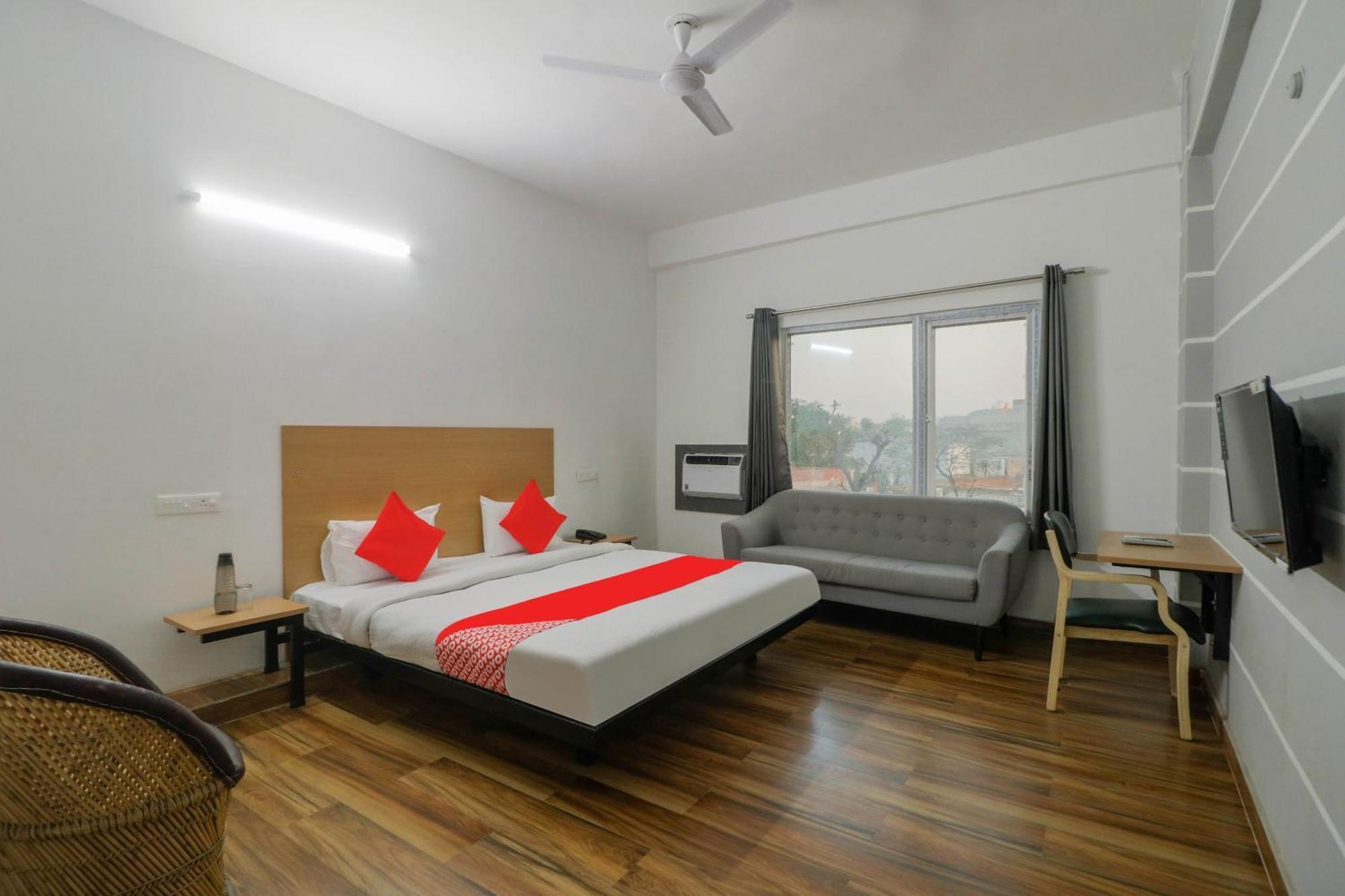 Townhall Bhiwadi Dış mekan fotoğraf